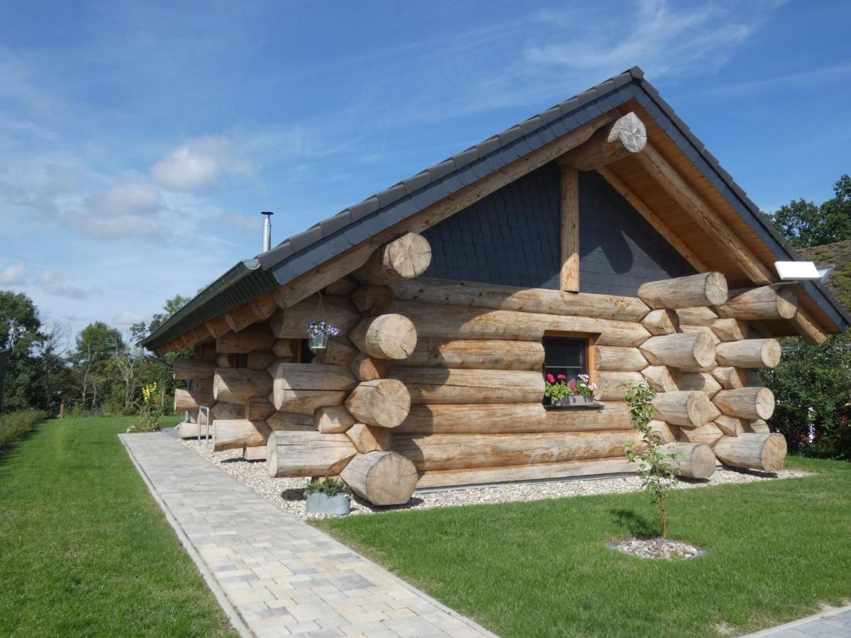 Naturstammhaus Tollensesee Gross Nemerow Exterior foto